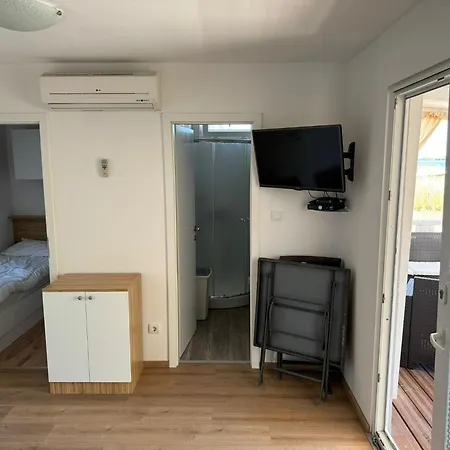 House Iva Pakostane